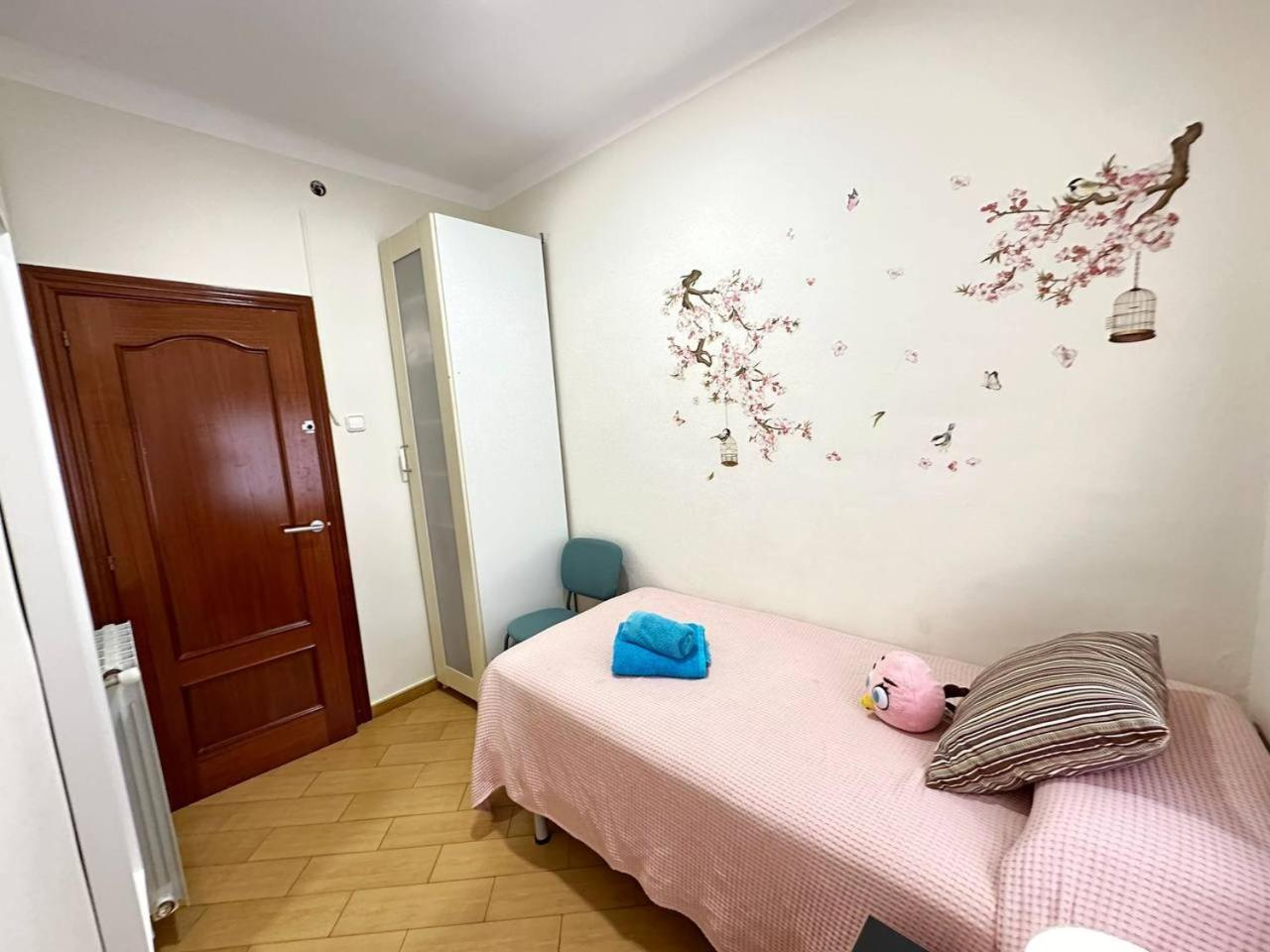 Rooms Nueva Valencia Couette-café Barcelone